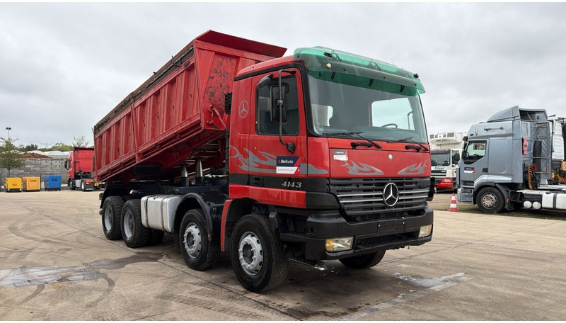 Mercedes-Benz Actros 4143 (GRAND PONT / BOITE MANUELLE / LAMES / 8X4 / STEEL SUSP.) - Kipper vrachtwagen: afbeelding 3 Mercedes-Benz Actros 4143 (GRAND PONT / BOITE MANUELLE / LAMES / 8X4 / STEEL SUSP.) - Kipper vrachtwagen: afbeelding 3