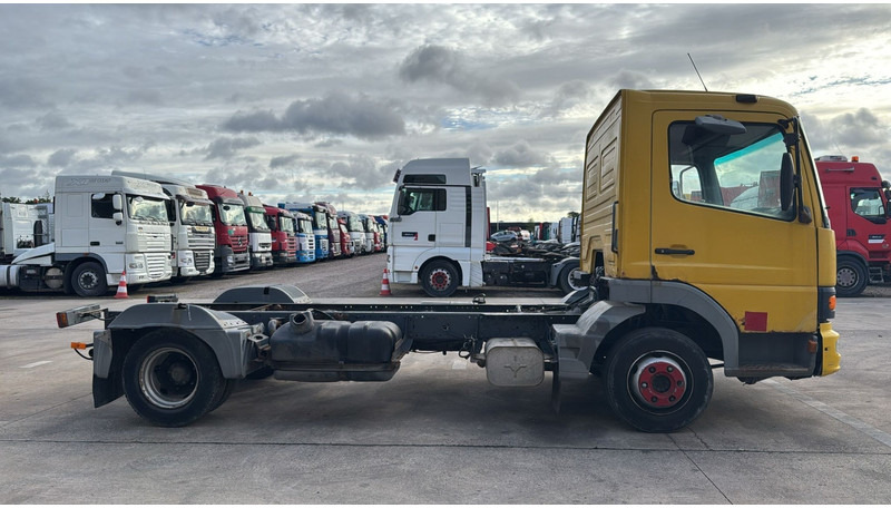 Mercedes-Benz Atego 815 (BOITE MANUELLE / MANUAL GEARBOX) - Chassis vrachtwagen: afbeelding 3 Mercedes-Benz Atego 815 (BOITE MANUELLE / MANUAL GEARBOX) - Chassis vrachtwagen: afbeelding 3