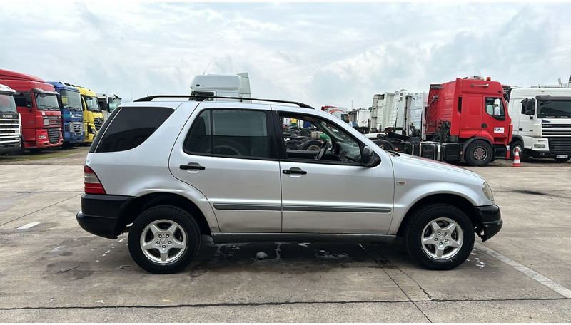 Mercedes-Benz M-Klasse ML 270 CDI - SUV: afbeelding 4 Mercedes-Benz M-Klasse ML 270 CDI - SUV: afbeelding 4