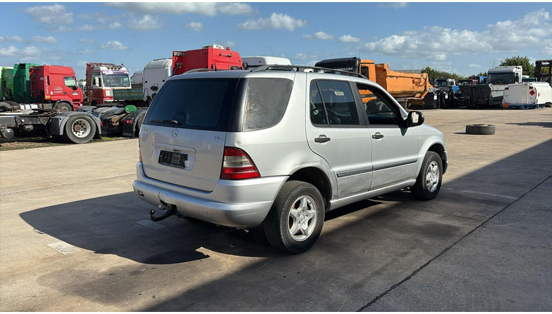 Mercedes-Benz M-Klasse ML 270 CDI - SUV: afbeelding 4 Mercedes-Benz M-Klasse ML 270 CDI - SUV: afbeelding 4