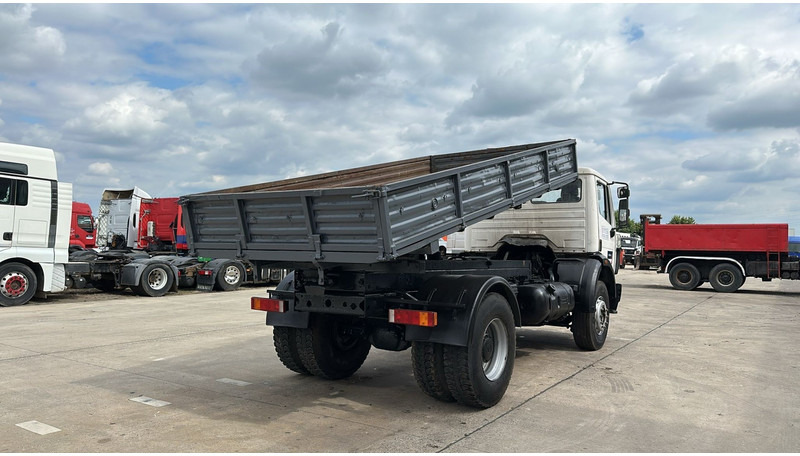 Mercedes-Benz SK 1722 (LAMES / GRAND PONT / V6 / BOITE MANUELLE / POMPE MANUELLE) - Kipper vrachtwagen: afbeelding 5 Mercedes-Benz SK 1722 (LAMES / GRAND PONT / V6 / BOITE MANUELLE / POMPE MANUELLE) - Kipper vrachtwagen: afbeelding 5