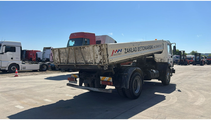 Mercedes-Benz SK 1820 (POMPE MANUELLE / LAMES / GRAND PONT / TRES PROPRE) - Kipper vrachtwagen: afbeelding 5 Mercedes-Benz SK 1820 (POMPE MANUELLE / LAMES / GRAND PONT / TRES PROPRE) - Kipper vrachtwagen: afbeelding 5