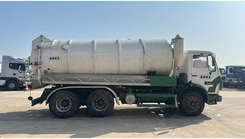 Mercedes-Benz SK 2224 (6X4 / V8 / LAMES / 15000 L / POMPE MANUELLE) - Vacuümwagen: afbeelding 3 Mercedes-Benz SK 2224 (6X4 / V8 / LAMES / 15000 L / POMPE MANUELLE) - Vacuümwagen: afbeelding 3
