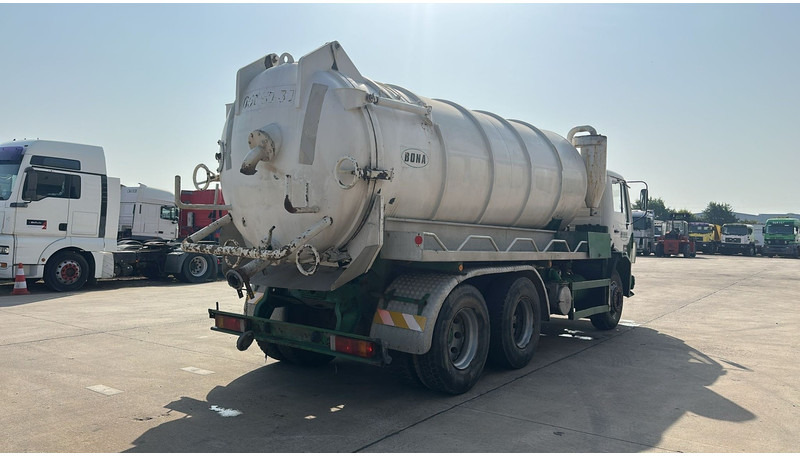 Mercedes-Benz SK 2224 (6X4 / V8 / LAMES / 15000 L / POMPE MANUELLE) - Vacuümwagen: afbeelding 4 Mercedes-Benz SK 2224 (6X4 / V8 / LAMES / 15000 L / POMPE MANUELLE) - Vacuümwagen: afbeelding 4