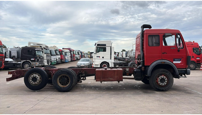 Mercedes-Benz SK 2233 (GRAND PONT / V8 AVEC 2X TURBO / BIG AXLE) - Chassis vrachtwagen: afbeelding 3 Mercedes-Benz SK 2233 (GRAND PONT / V8 AVEC 2X TURBO / BIG AXLE) - Chassis vrachtwagen: afbeelding 3