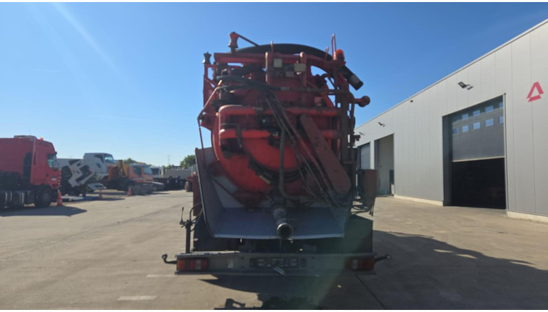 Mercedes-Benz SK 2435 (15.000 L / V8 AVEC 2X TURBO / BOITE MANUELLE / TRES BONNE ETAT / GRAND PONT) - Vacuümwagen: afbeelding 5 Mercedes-Benz SK 2435 (15.000 L / V8 AVEC 2X TURBO / BOITE MANUELLE / TRES BONNE ETAT / GRAND PONT) - Vacuümwagen: afbeelding 5