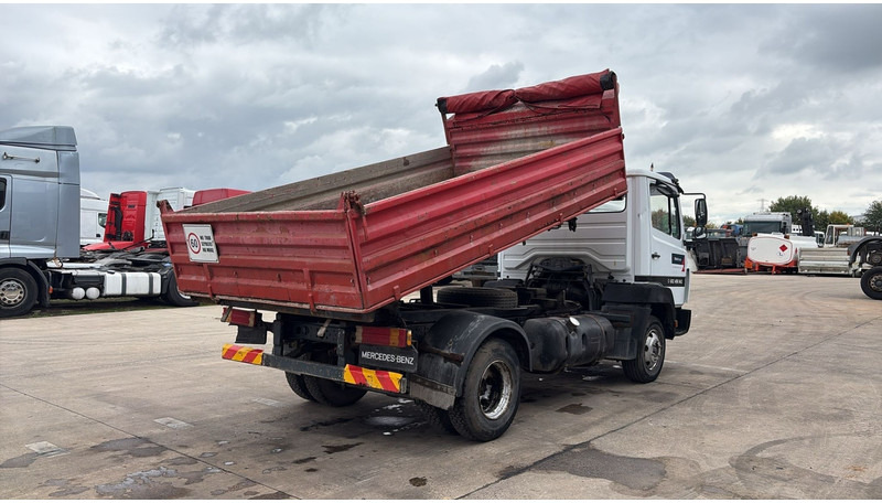 Mercedes-Benz SK 814 (SPER / AUXILAIRY / MANUAL PUMP / STEEL SUSP. / 6 CYLINDER / 3 WAY TIPPER / PERFECT) - Kipper vrachtwagen: afbeelding 4 Mercedes-Benz SK 814 (SPER / AUXILAIRY / MANUAL PUMP / STEEL SUSP. / 6 CYLINDER / 3 WAY TIPPER / PERFECT) - Kipper vrachtwagen: afbeelding 4