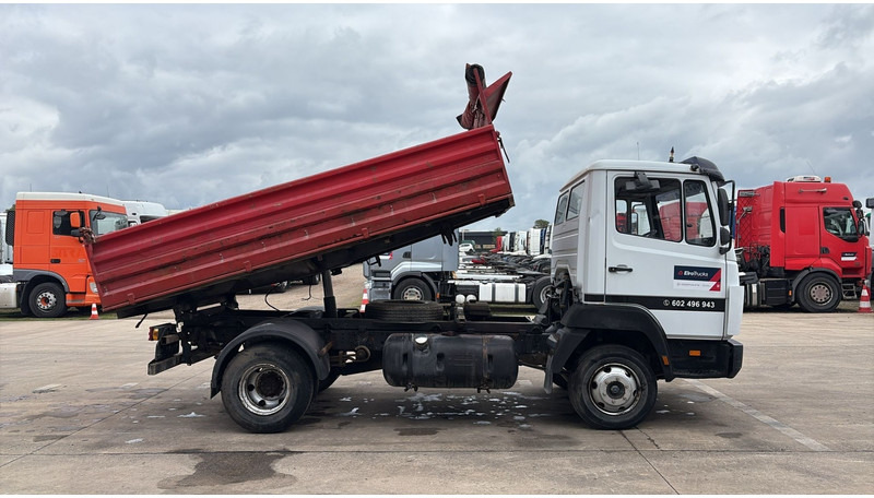 Mercedes-Benz SK 814 (SPER / AUXILAIRY / MANUAL PUMP / STEEL SUSP. / 6 CYLINDER / 3 WAY TIPPER / PERFECT) - Kipper vrachtwagen: afbeelding 5 Mercedes-Benz SK 814 (SPER / AUXILAIRY / MANUAL PUMP / STEEL SUSP. / 6 CYLINDER / 3 WAY TIPPER / PERFECT) - Kipper vrachtwagen: afbeelding 5