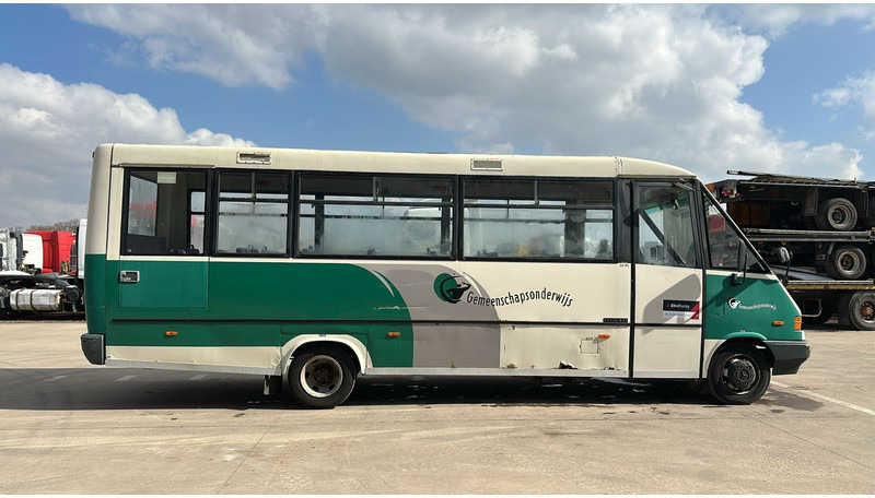 Mercedes-Benz Vario 614 (BELGIAN BUS / MANUAL PUMP / POMPE MANUELLE / BOITE MANUELLE / LAMES) - Stadsbus: afbeelding 4 Mercedes-Benz Vario 614 (BELGIAN BUS / MANUAL PUMP / POMPE MANUELLE / BOITE MANUELLE / LAMES) - Stadsbus: afbeelding 4