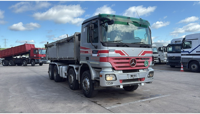 Mercedes-Benz actros 3241 (8X4 / LAMES / GRAND PONT / GRAND BENNE / 3 PONTS / TRES BONNE ETAT) - Kipper vrachtwagen: afbeelding 3 Mercedes-Benz actros 3241 (8X4 / LAMES / GRAND PONT / GRAND BENNE / 3 PONTS / TRES BONNE ETAT) - Kipper vrachtwagen: afbeelding 3