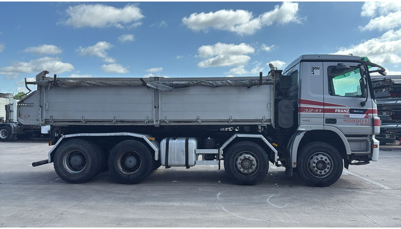 Mercedes-Benz actros 3241 (8X4 / LAMES / GRAND PONT / GRAND BENNE / 3 PONTS / TRES BONNE ETAT) - Kipper vrachtwagen: afbeelding 4 Mercedes-Benz actros 3241 (8X4 / LAMES / GRAND PONT / GRAND BENNE / 3 PONTS / TRES BONNE ETAT) - Kipper vrachtwagen: afbeelding 4