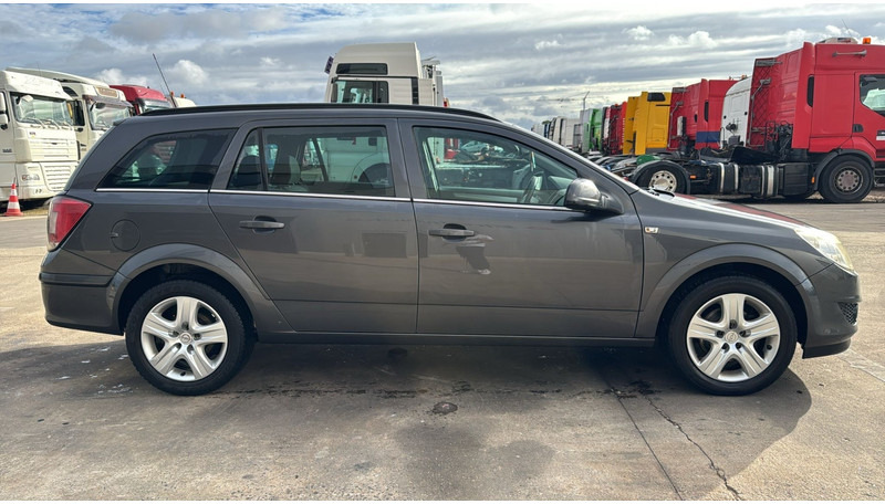 Opel Astra (BELGIAN CAR / VOITURE BELGE) - Personenwagen: afbeelding 4 Opel Astra (BELGIAN CAR / VOITURE BELGE) - Personenwagen: afbeelding 4