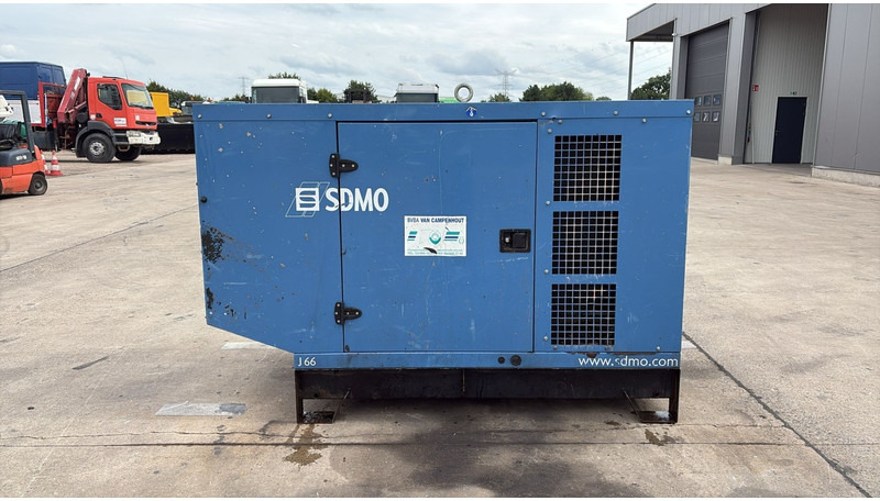 SDMO J66K (JOHN DEERE ENGINE / 3 PHASES / 66 KVA / BE MACHINE) - Industrie generator: afbeelding 5 SDMO J66K (JOHN DEERE ENGINE / 3 PHASES / 66 KVA / BE MACHINE) - Industrie generator: afbeelding 5