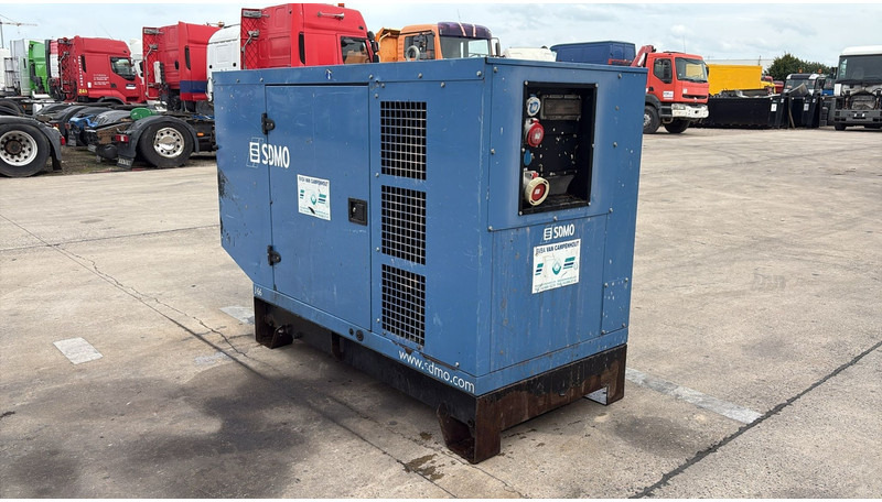 SDMO J66K (JOHN DEERE ENGINE / 3 PHASES / 66 KVA / BE MACHINE) - Industrie generator: afbeelding 4 SDMO J66K (JOHN DEERE ENGINE / 3 PHASES / 66 KVA / BE MACHINE) - Industrie generator: afbeelding 4