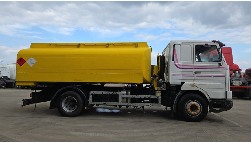 Scania 113-360 (13500L / POMPE MANUELLE / MANUAL PUMP / TOP CONDITION / WITH PUMP + COUNTER !!) - Tankwagen: afbeelding 4 Scania 113-360 (13500L / POMPE MANUELLE / MANUAL PUMP / TOP CONDITION / WITH PUMP + COUNTER !!) - Tankwagen: afbeelding 4