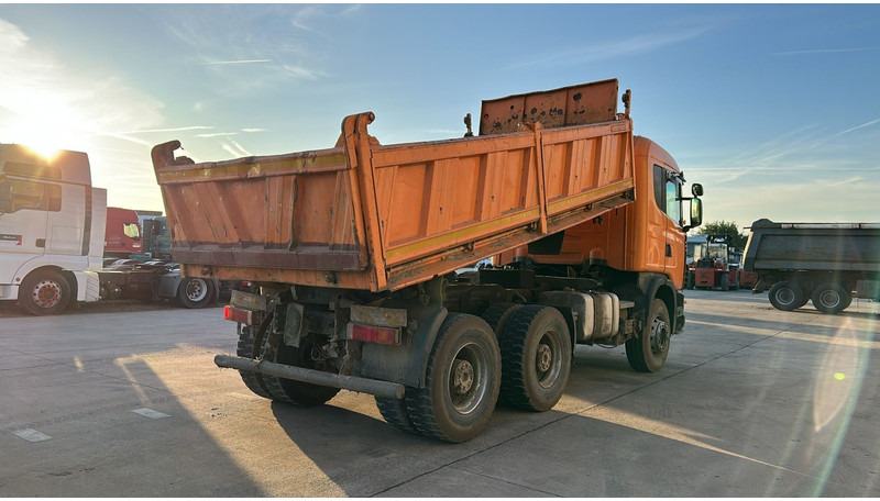 Scania 144-460 (BIG AXLE / GRAND PONT / LAMES / STEEL SUSP. / MANUAL GEARBOX / BOITE MANUELLE) - Kipper vrachtwagen: afbeelding 5 Scania 144-460 (BIG AXLE / GRAND PONT / LAMES / STEEL SUSP. / MANUAL GEARBOX / BOITE MANUELLE) - Kipper vrachtwagen: afbeelding 5