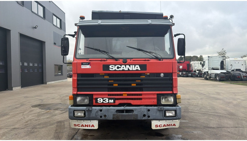 Scania 93-280 (POMPE MANUELLE / MANUAL PUMP / 6X4 / STEEL SUSP. / LAMES) - Kipper vrachtwagen: afbeelding 3 Scania 93-280 (POMPE MANUELLE / MANUAL PUMP / 6X4 / STEEL SUSP. / LAMES) - Kipper vrachtwagen: afbeelding 3