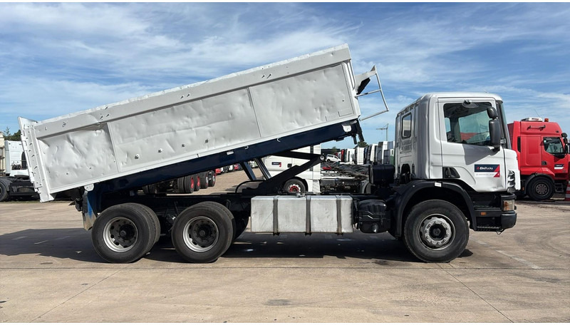 Scania 94 - 260 (BOITE MANUELLE / LAMES / STEEL SUSP. / 6X4 / MANUAL GEARBOX) - Kipper vrachtwagen: afbeelding 3 Scania 94 - 260 (BOITE MANUELLE / LAMES / STEEL SUSP. / 6X4 / MANUAL GEARBOX) - Kipper vrachtwagen: afbeelding 3