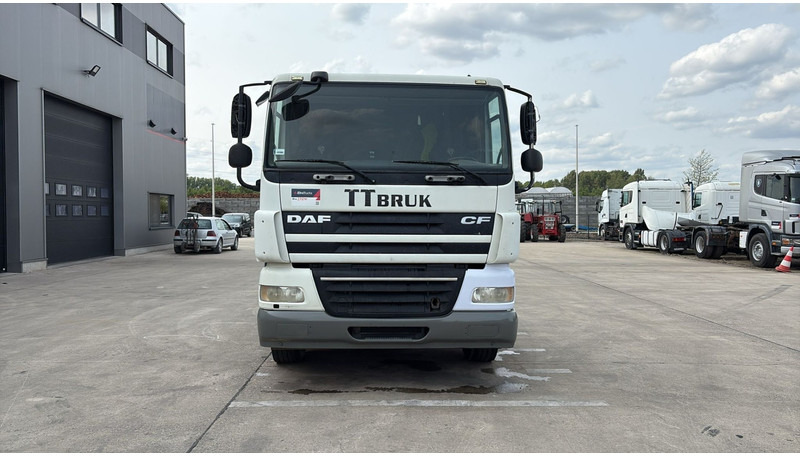 DAF 85 CF 410 (LOW CABIN / PETIT CABINE / TRES PROPRE / CLEAN CONDITION) - Trekker: afbeelding 2 DAF 85 CF 410 (LOW CABIN / PETIT CABINE / TRES PROPRE / CLEAN CONDITION) - Trekker: afbeelding 2