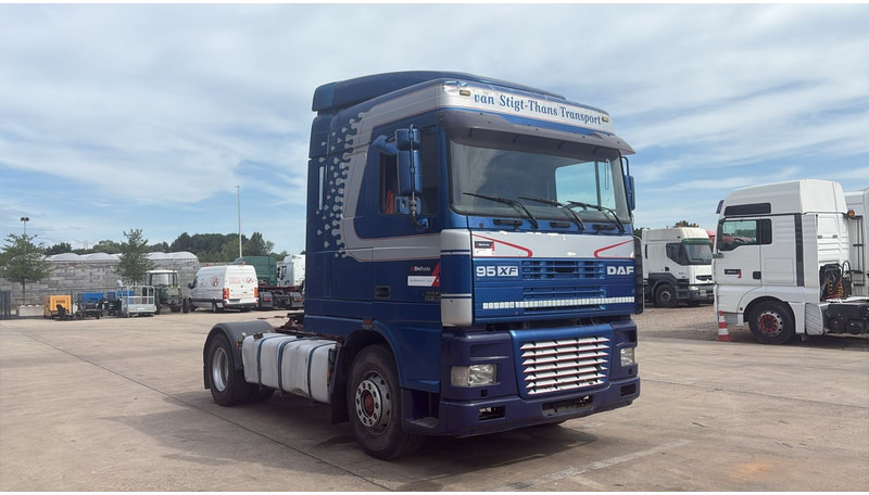 DAF 95 XF 380 (EURO 2 / BOITE MANUELLE / MANUAL GEARBOX / GOOD CONDITION) - Trekker: afbeelding 3 DAF 95 XF 380 (EURO 2 / BOITE MANUELLE / MANUAL GEARBOX / GOOD CONDITION) - Trekker: afbeelding 3