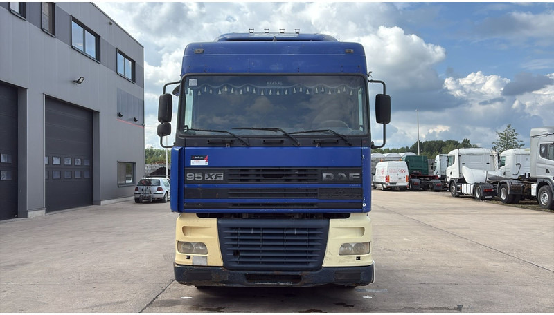 DAF 95 XF 430 (EURO 3 / BOITE MANUELLE / MANUAL GEARBOX) - Trekker: afbeelding 2 DAF 95 XF 430 (EURO 3 / BOITE MANUELLE / MANUAL GEARBOX) - Trekker: afbeelding 2