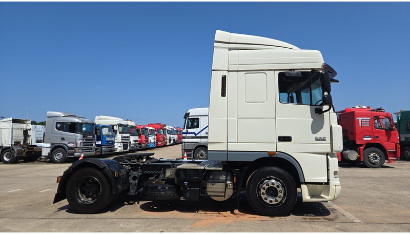 DAF XF 105.460 (BOITE MANUELLE / MANUAL GEARBOX / PROPRE) - Trekker: afbeelding 4 DAF XF 105.460 (BOITE MANUELLE / MANUAL GEARBOX / PROPRE) - Trekker: afbeelding 4