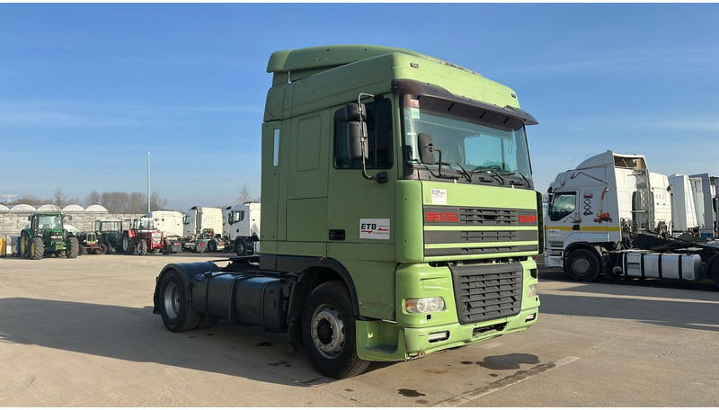 DAF XF 95.430 (EURO 2 / MANUAL PUMP / POMPE MANUELLE / BOITE MANUELLE) - Trekker: afbeelding 3 DAF XF 95.430 (EURO 2 / MANUAL PUMP / POMPE MANUELLE / BOITE MANUELLE) - Trekker: afbeelding 3
