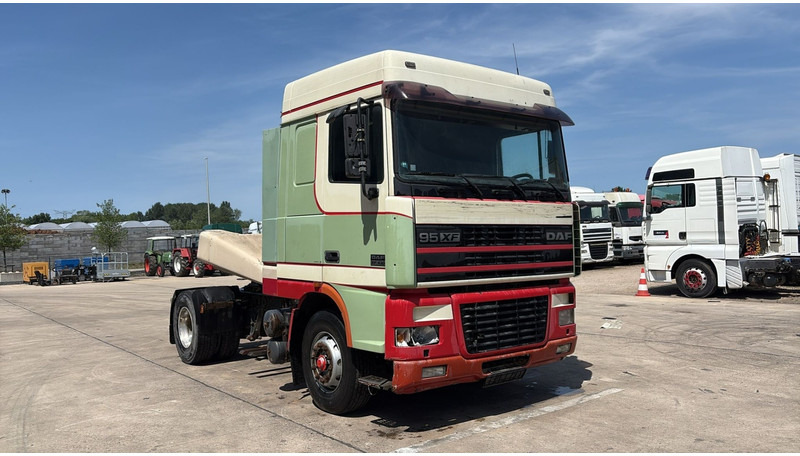 DAF XF 95.430 (EURO 3 / BOITE MANUELLE / MANUAL GEARBOX) - Trekker: afbeelding 3 DAF XF 95.430 (EURO 3 / BOITE MANUELLE / MANUAL GEARBOX) - Trekker: afbeelding 3