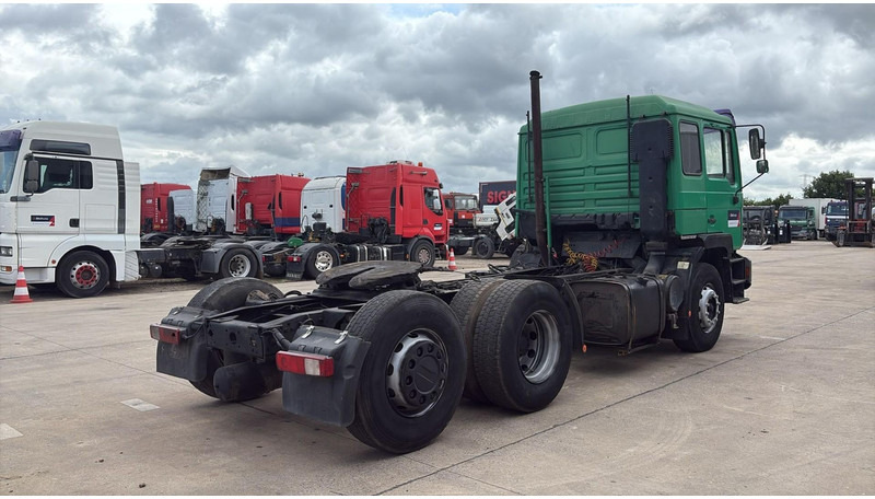 MAN 25.372 (6X2 / MANUAL PUMP / POMPE MANUELLE / 8 TYRES / 6 CYLINDERS) - Trekker: afbeelding 5 MAN 25.372 (6X2 / MANUAL PUMP / POMPE MANUELLE / 8 TYRES / 6 CYLINDERS) - Trekker: afbeelding 5