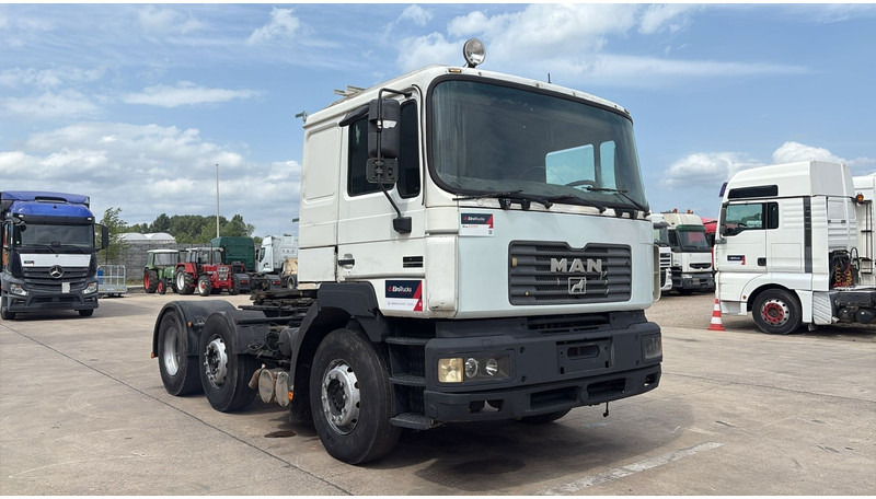 MAN 25.403 (6X2 / 6 CYLINDER / EURO 2 / MANUAL GEARBOX / 8 TYRES) - Trekker: afbeelding 2 MAN 25.403 (6X2 / 6 CYLINDER / EURO 2 / MANUAL GEARBOX / 8 TYRES) - Trekker: afbeelding 2