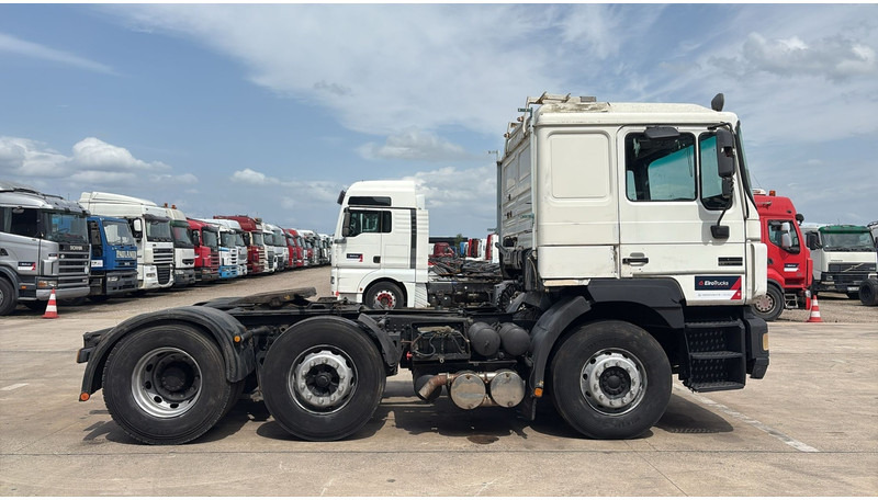 MAN 25.403 (6X2 / 6 CYLINDER / EURO 2 / MANUAL GEARBOX / 8 TYRES) - Trekker: afbeelding 3 MAN 25.403 (6X2 / 6 CYLINDER / EURO 2 / MANUAL GEARBOX / 8 TYRES) - Trekker: afbeelding 3