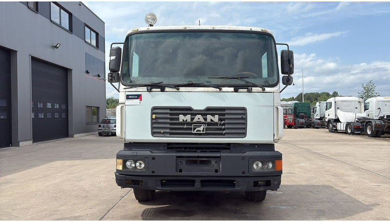 MAN 25.403 (6X2 / 6 CYLINDER / EURO 2 / MANUAL GEARBOX / 8 TYRES) - Trekker: afbeelding 5 MAN 25.403 (6X2 / 6 CYLINDER / EURO 2 / MANUAL GEARBOX / 8 TYRES) - Trekker: afbeelding 5