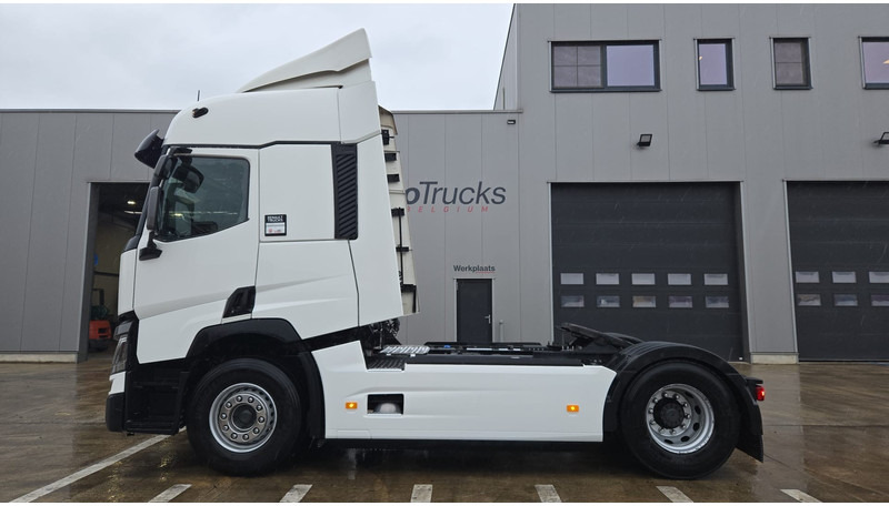 Renault T440 (BELGIAN TRUCK / ACC / FRIGO / NAVI / COLLISSION WARNING / LANE WARNING / 2 TANKS / LOW KM !!!!) - Trekker: afbeelding 2 Renault T440 (BELGIAN TRUCK / ACC / FRIGO / NAVI / COLLISSION WARNING / LANE WARNING / 2 TANKS / LOW KM !!!!) - Trekker: afbeelding 2