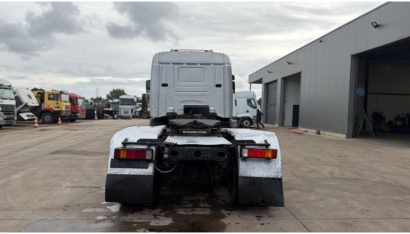 Scania R164-480 (RETARDER / BOITE MANUELLE / MANUAL GEARBOX / STEEL SUSP. / LAMES / V8) - Trekker: afbeelding 5 Scania R164-480 (RETARDER / BOITE MANUELLE / MANUAL GEARBOX / STEEL SUSP. / LAMES / V8) - Trekker: afbeelding 5