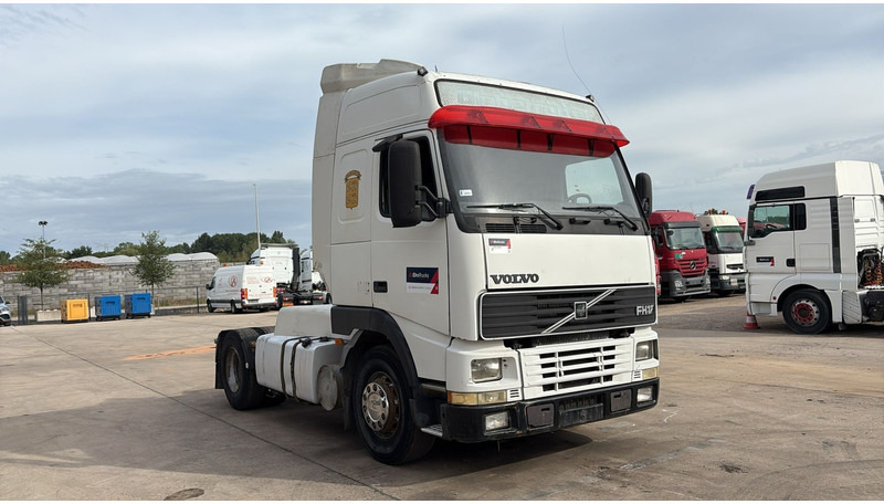 Volvo FH 12.420 (BOITE MANUELLE / MANUAL GEARBOX / PTO / POMPE HYDRAULIQUE) - Trekker: afbeelding 3 Volvo FH 12.420 (BOITE MANUELLE / MANUAL GEARBOX / PTO / POMPE HYDRAULIQUE) - Trekker: afbeelding 3