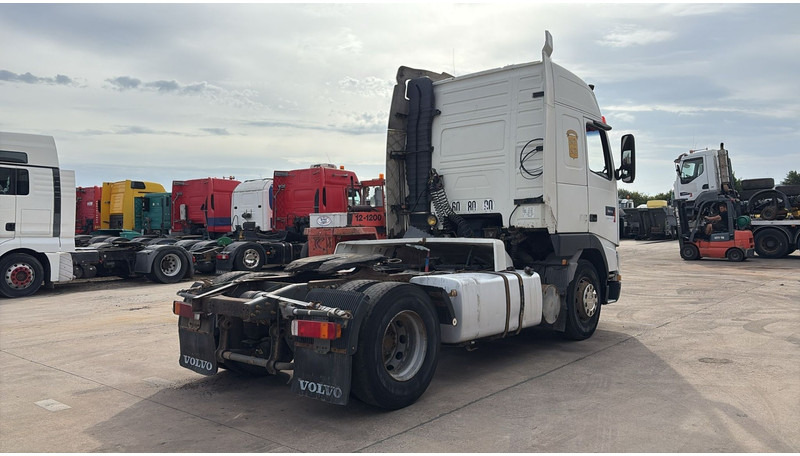 Volvo FH 12.420 (BOITE MANUELLE / MANUAL GEARBOX / PTO / POMPE HYDRAULIQUE) - Trekker: afbeelding 4 Volvo FH 12.420 (BOITE MANUELLE / MANUAL GEARBOX / PTO / POMPE HYDRAULIQUE) - Trekker: afbeelding 4