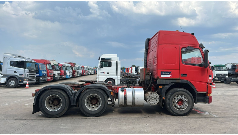 Volvo FM 12 - 420 (6X4 / TRACTEUR ORIGINAL / BOITE MANUELLE / MANUAL GEARBOX / PROPRE) - Trekker: afbeelding 4 Volvo FM 12 - 420 (6X4 / TRACTEUR ORIGINAL / BOITE MANUELLE / MANUAL GEARBOX / PROPRE) - Trekker: afbeelding 4