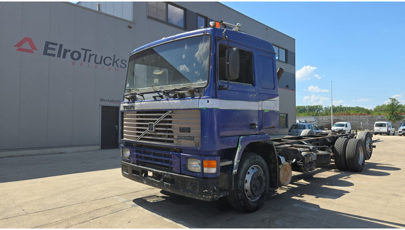 Volvo F 12 - 360 (FULL STEEL SUSPENSION / MANUAL PUMP / SUSP. LAMES / 6X2) - Chassis vrachtwagen: afbeelding 1 Volvo F 12 - 360 (FULL STEEL SUSPENSION / MANUAL PUMP / SUSP. LAMES / 6X2) - Chassis vrachtwagen: afbeelding 1