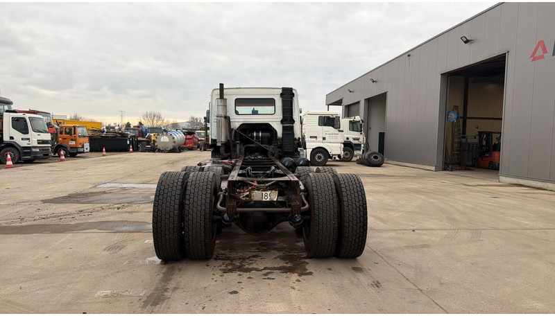 Volvo FL 10 - 320 (POMPE MANUELLE / MANUAL PUMP / LAMES / STEEL SUSP. / 8X4) - Chassis vrachtwagen: afbeelding 5 Volvo FL 10 - 320 (POMPE MANUELLE / MANUAL PUMP / LAMES / STEEL SUSP. / 8X4) - Chassis vrachtwagen: afbeelding 5
