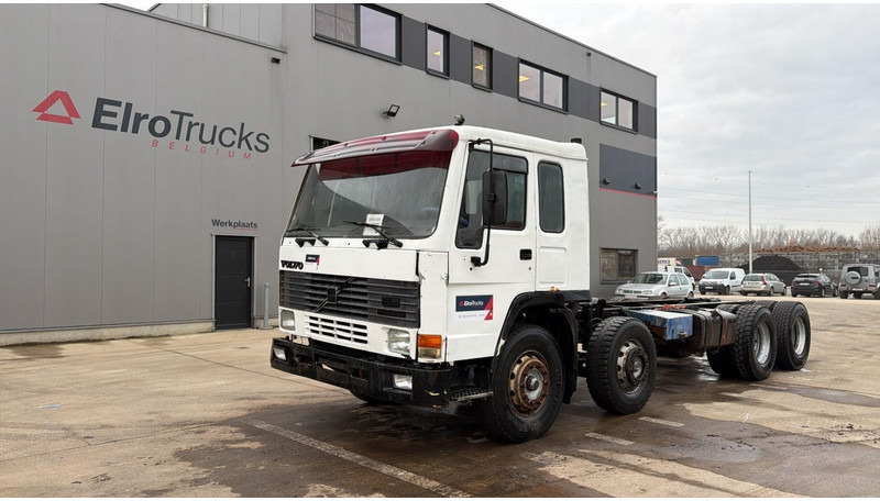Volvo FL 10 - 320 (POMPE MANUELLE / MANUAL PUMP / LAMES / STEEL SUSP. / 8X4) - Chassis vrachtwagen: afbeelding 1 Volvo FL 10 - 320 (POMPE MANUELLE / MANUAL PUMP / LAMES / STEEL SUSP. / 8X4) - Chassis vrachtwagen: afbeelding 1