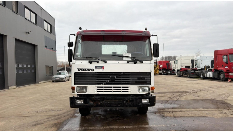 Volvo FL 10 - 320 (POMPE MANUELLE / MANUAL PUMP / LAMES / STEEL SUSP. / 8X4) - Chassis vrachtwagen: afbeelding 2 Volvo FL 10 - 320 (POMPE MANUELLE / MANUAL PUMP / LAMES / STEEL SUSP. / 8X4) - Chassis vrachtwagen: afbeelding 2