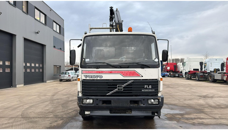 Volvo FL 6-18 (MANUAL PUMP / CRANE HIAB 090 / STEEL SUSP. / LAMES / POMPE MANUELLE / 18 TONS) - Kipper vrachtwagen, Kraanwagen: afbeelding 2 Volvo FL 6-18 (MANUAL PUMP / CRANE HIAB 090 / STEEL SUSP. / LAMES / POMPE MANUELLE / 18 TONS) - Kipper vrachtwagen, Kraanwagen: afbeelding 2