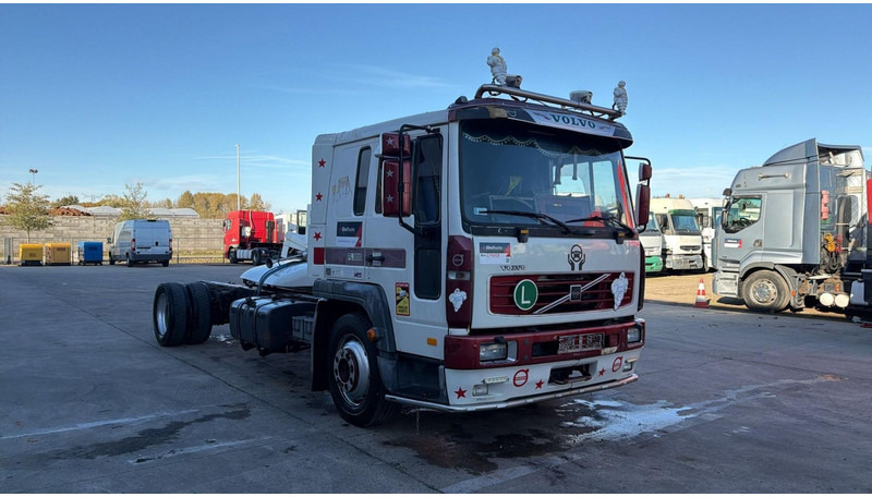 Volvo FL 6 - 220 (MANUAL GEARBOX / BOITE MANUELLE / 8 TONNES) - Chassis vrachtwagen: afbeelding 2 Volvo FL 6 - 220 (MANUAL GEARBOX / BOITE MANUELLE / 8 TONNES) - Chassis vrachtwagen: afbeelding 2