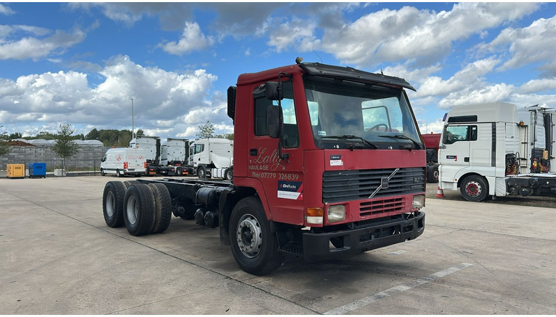 Volvo FL 7 - 260 (6X4 / LAMES / POMPE MANUELLE / MANUAL PUMP / STEEL SUSP.) - Chassis vrachtwagen: afbeelding 2 Volvo FL 7 - 260 (6X4 / LAMES / POMPE MANUELLE / MANUAL PUMP / STEEL SUSP.) - Chassis vrachtwagen: afbeelding 2