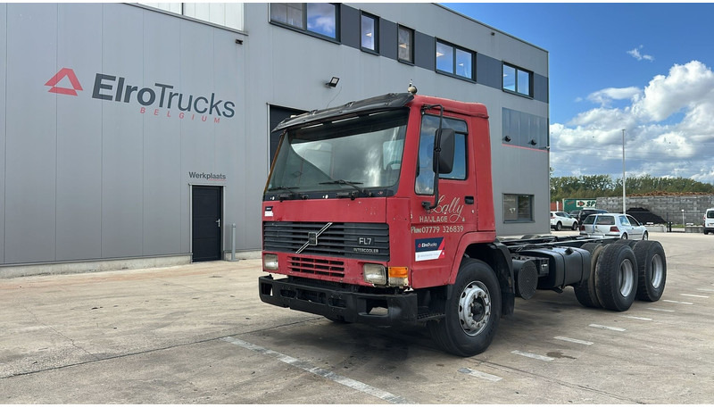 Volvo FL 7 - 260 (6X4 / LAMES / POMPE MANUELLE / MANUAL PUMP / STEEL SUSP.) - Chassis vrachtwagen: afbeelding 1 Volvo FL 7 - 260 (6X4 / LAMES / POMPE MANUELLE / MANUAL PUMP / STEEL SUSP.) - Chassis vrachtwagen: afbeelding 1