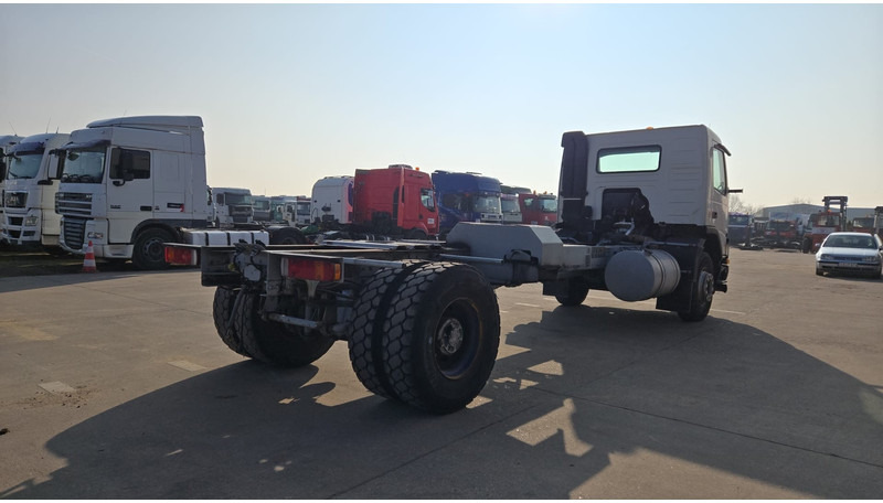 Volvo FM 7 - 290 (60.000 KM ORIGINAL !!! / POMPE MANUELLE / LAMES / GRAND PONT / EX AEROPORT) - Chassis vrachtwagen: afbeelding 5 Volvo FM 7 - 290 (60.000 KM ORIGINAL !!! / POMPE MANUELLE / LAMES / GRAND PONT / EX AEROPORT) - Chassis vrachtwagen: afbeelding 5