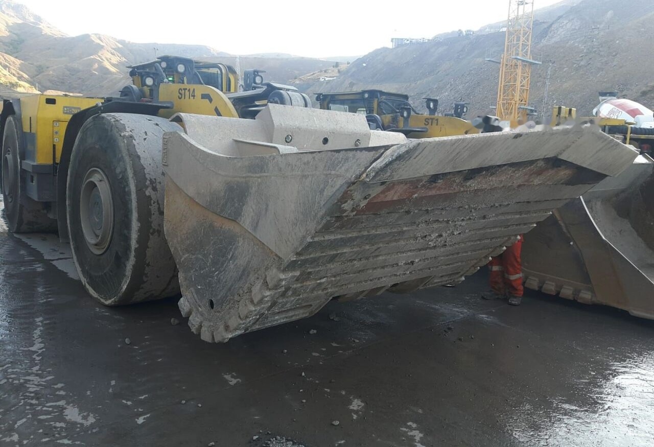 Atlas Copco Underground Mining Bucket(Push-Blade) - Voorladerbak: afbeelding 4 Atlas Copco Underground Mining Bucket(Push-Blade) - Voorladerbak: afbeelding 4