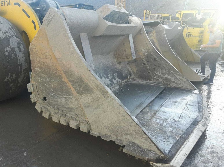 Epiroc ST14 Push Blade - Voorladerbak voor Voorladerbak: afbeelding 5 Epiroc ST14 Push Blade - Voorladerbak voor Voorladerbak: afbeelding 5