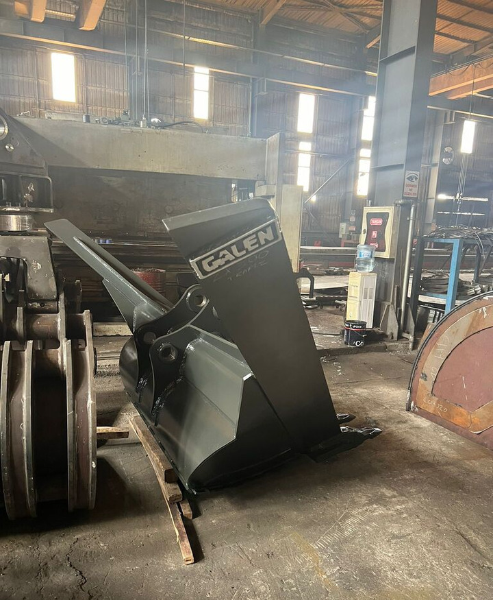Komatsu PC300 Trapeze Bucket - Graafbak: afbeelding 2 Komatsu PC300 Trapeze Bucket - Graafbak: afbeelding 2