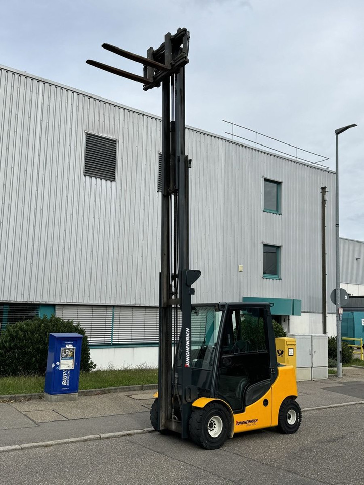 Jungheinrich DFG 430s 600DZ 3t Triplex 6m Zinkenverst. Seiten - Diesel heftruck: afbeelding 2 Jungheinrich DFG 430s 600DZ 3t Triplex 6m Zinkenverst. Seiten - Diesel heftruck: afbeelding 2